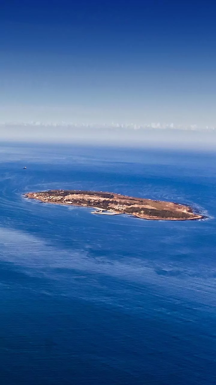 The Arctic Island Where Sunlight Reigns for 70 Days: Discover This Unique Destination!