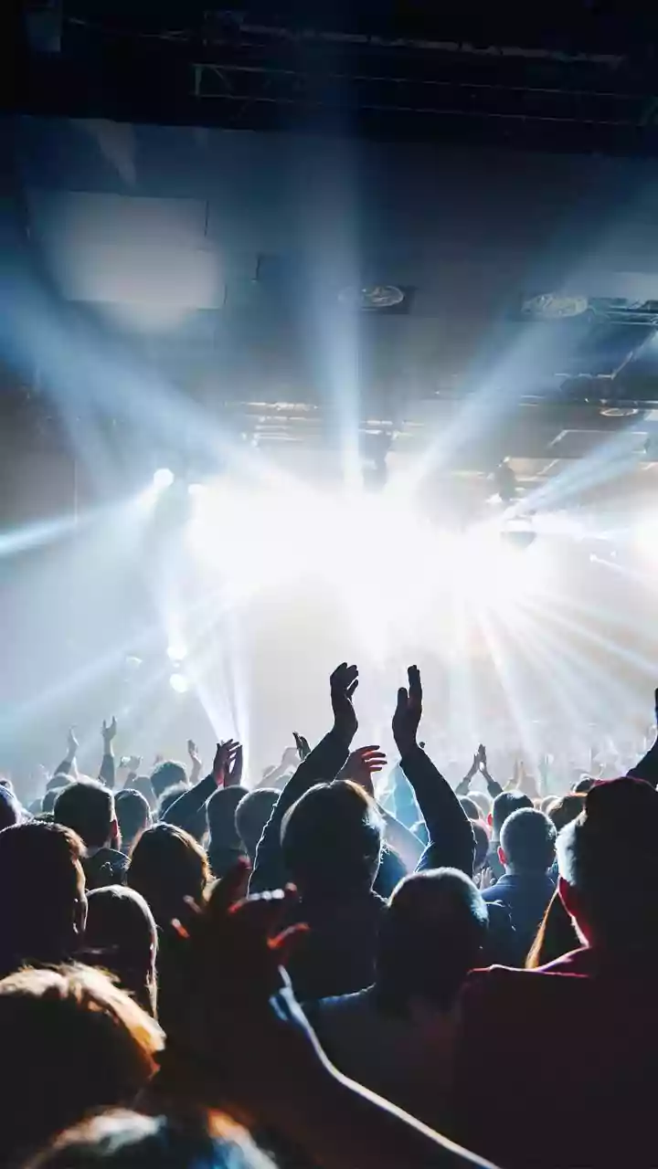 Beyond Booze: Karachi's Sober Nights & Delhi's Bhajan Clubbing Redefine Gen Z Nightlife