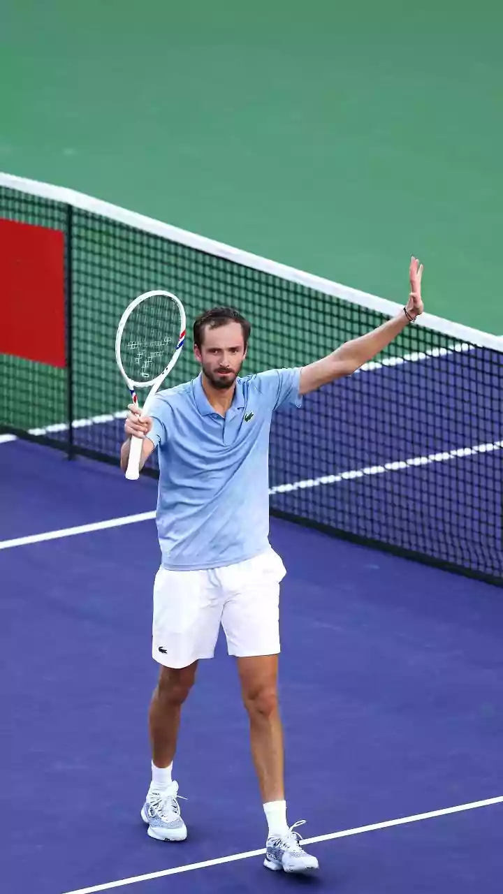 Daniil Medvedev beats Carlos Alcaraz in Indian Wells semifinals, ends his 16-match unbeaten streak