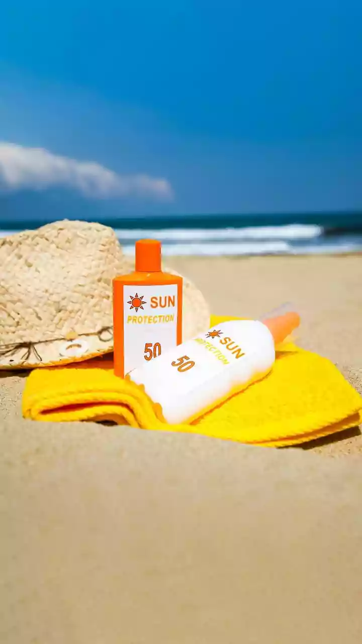 Sunscreen Showdown: Alaya F vs. Pooja Bedi's Skincare Secrets