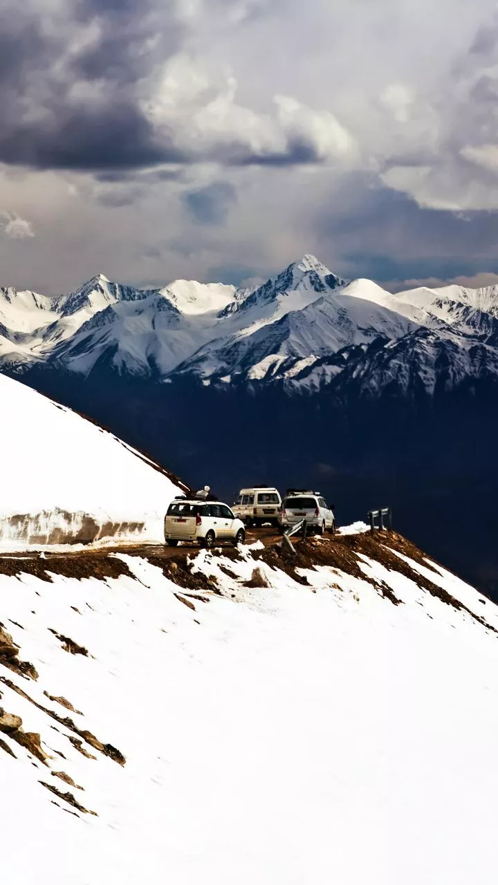 Snowfall in high-altitude areas of Uttarakhand, rain in plains; Orange alert issued