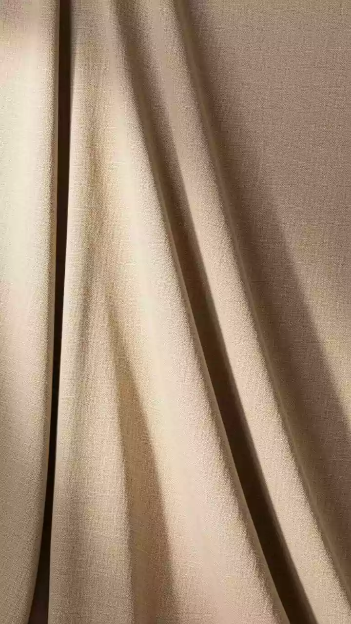 Linen's Quiet Evolution: From Vacation Wear to Everyday Chic in 2026