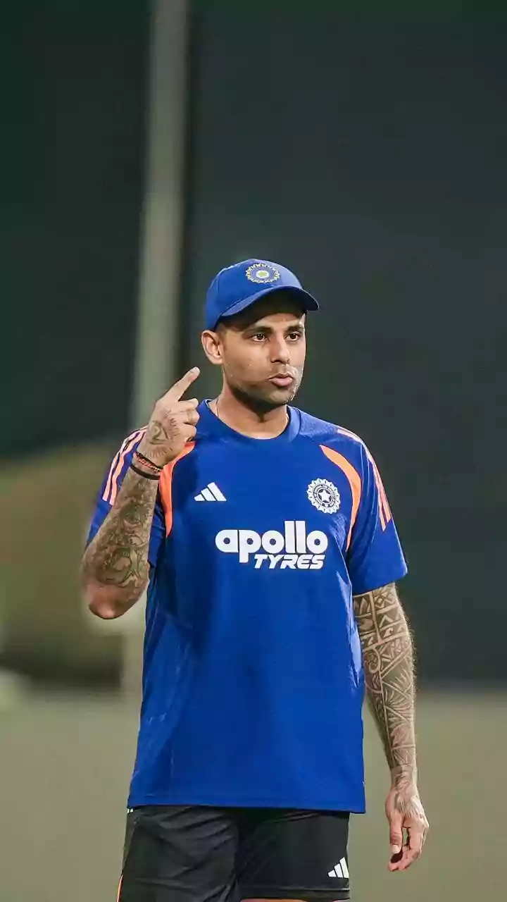 Suryakumar Yadav recreates 2024 picture with T20 World Cup trophy and his wife