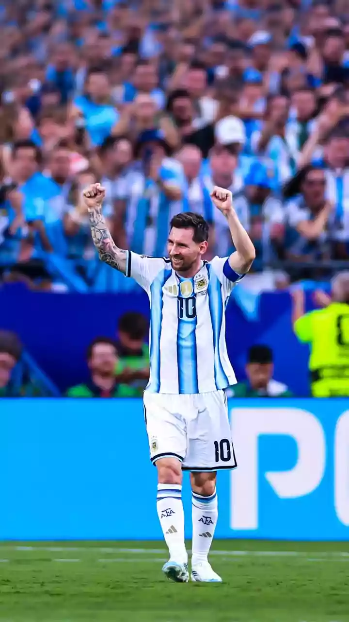 Why is the number 10 jersey so iconic in football?