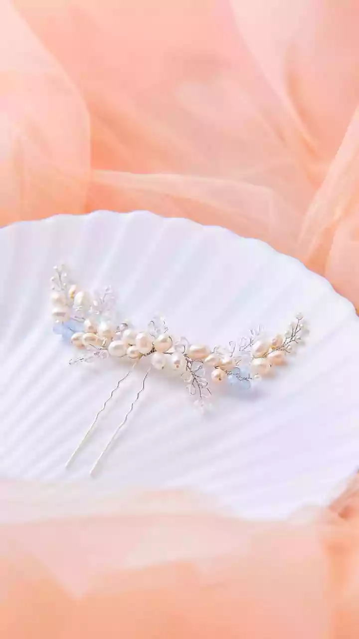 Choosing Hair Accessories without Overcrowding the Style: Romantic Updos
