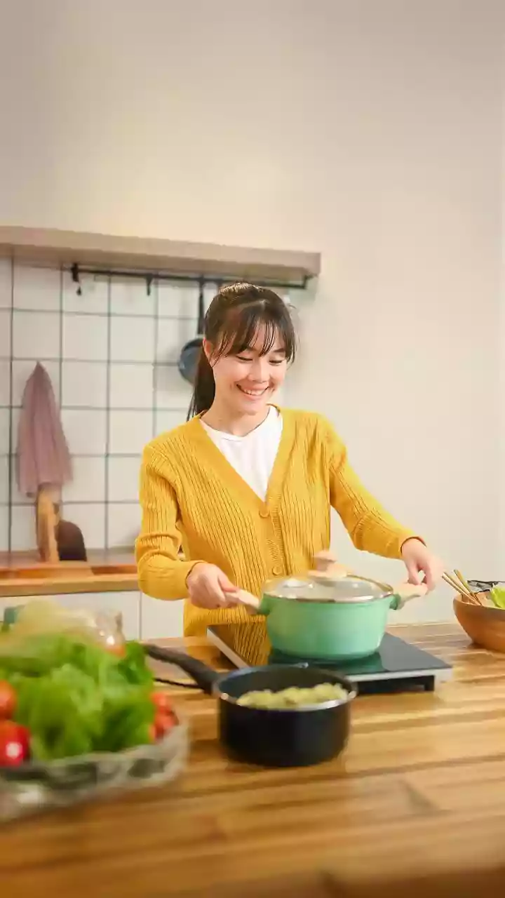 A Clear Plan For Ingredient Overlap In Home Cooking Connects Shared Staples And Different Cooking Methods