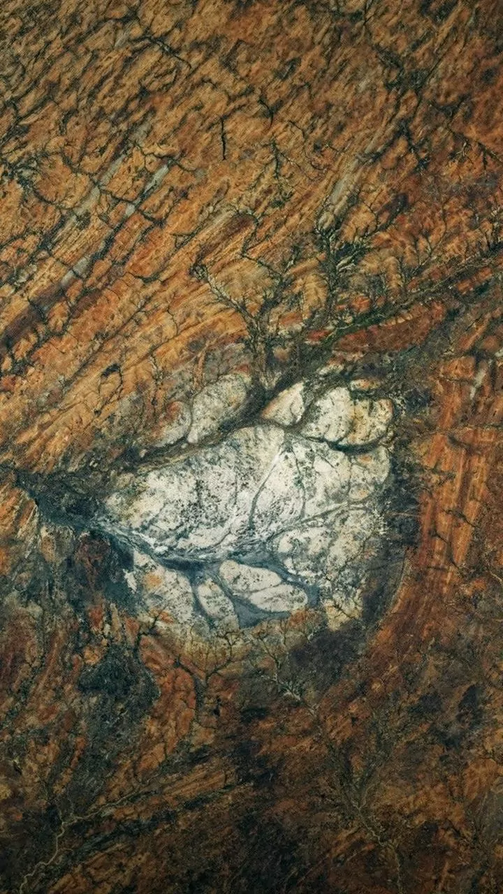 Nasa fotografa em Madagascar enorme formação de rocha semelhante à da Lua