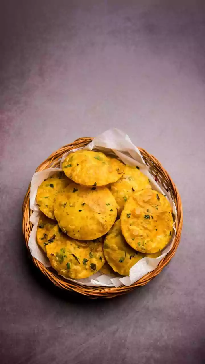 Banarasi Kachori Sabji Is Driving Delhi Foodies Crazy