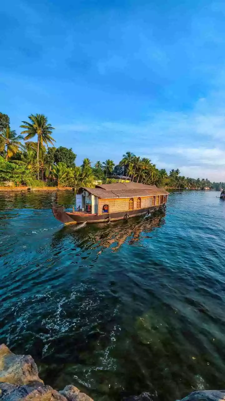 Modi lays foundation of projects worth ₹10,800cr in poll-bound Kerala