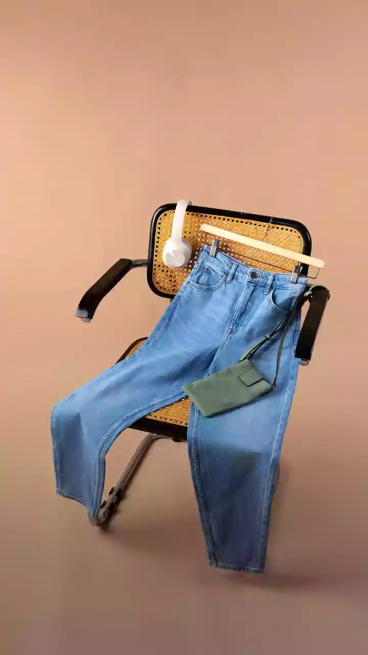 7 looks com calça jeans reta que alongam a silhueta (e são muito elegantes)