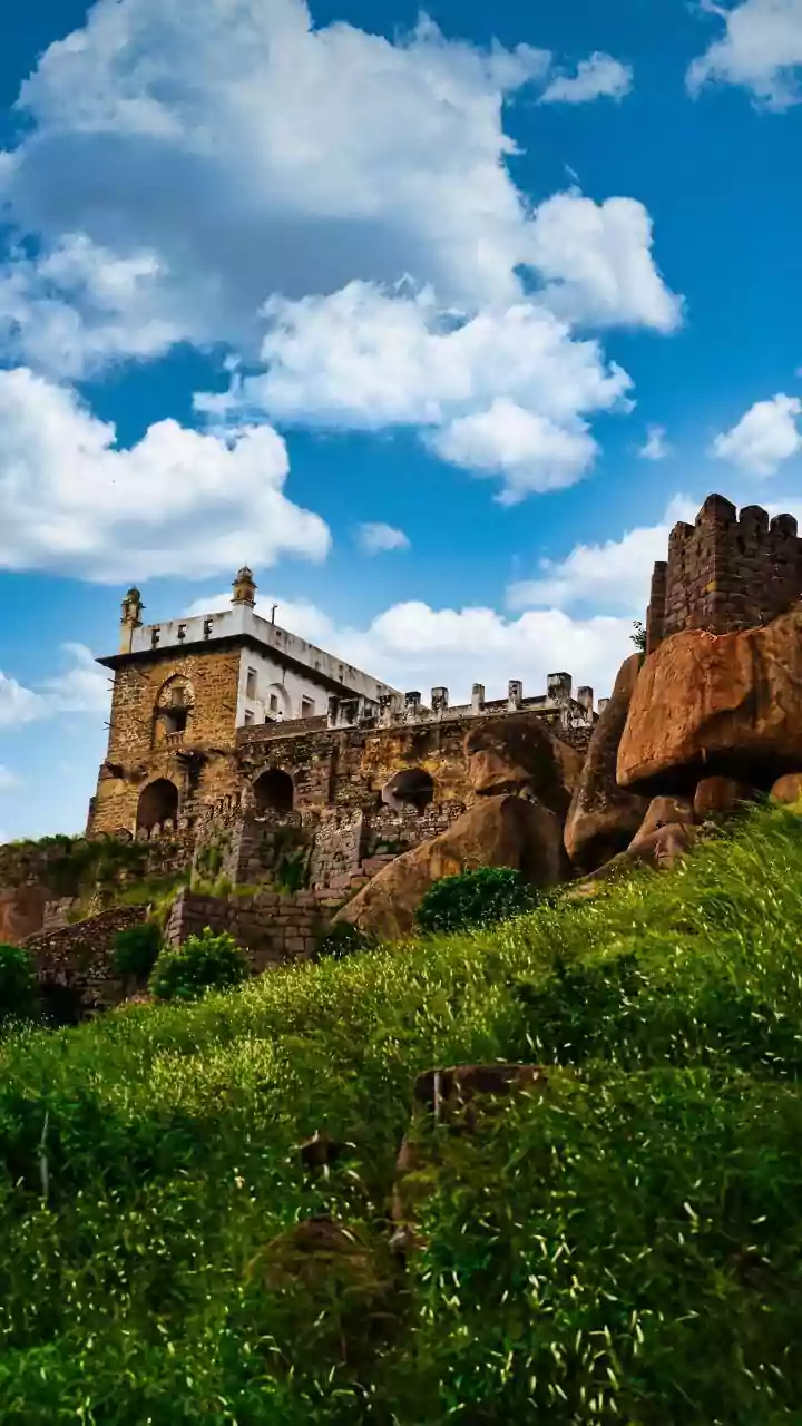 Mussoorie's Jharipani Castle Is the Real Home of Musafir Cafe