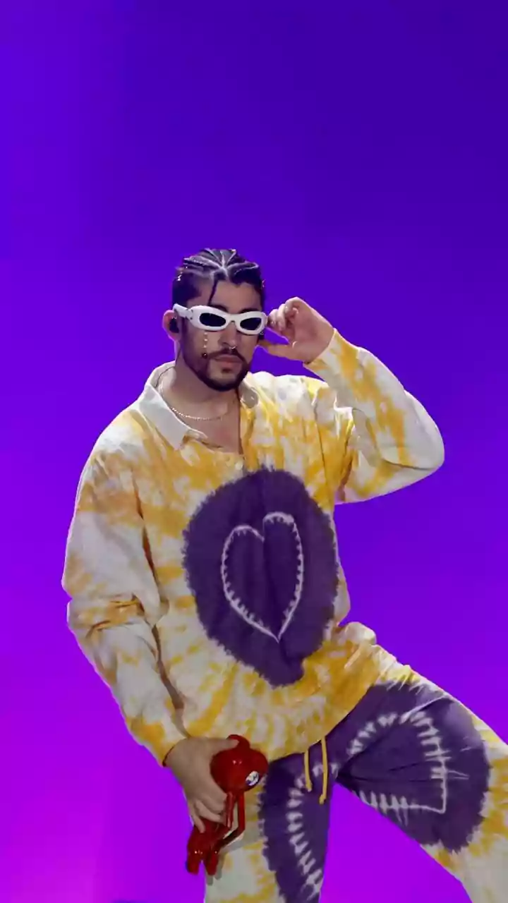 Bad Bunny encontra fã brasileira e revela vontade de voltar ao país