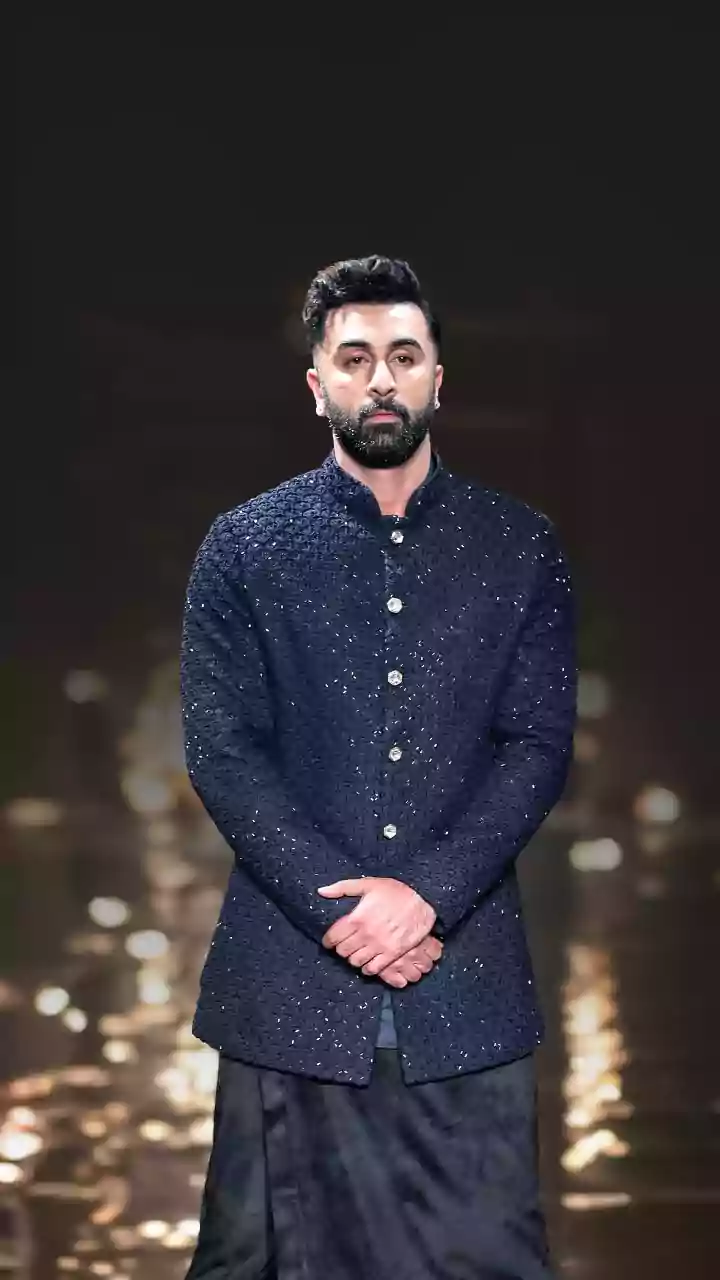 Did Ranbir Kapoor Accidentally Reveal His Mobile Number On Camera At Ramayana's LA Screening? Watch Video