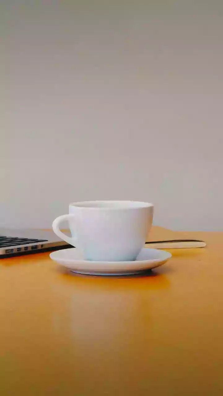 Handwritten Notes Vs AI Assistants: Which Fits Your Daily Workflow Better?
