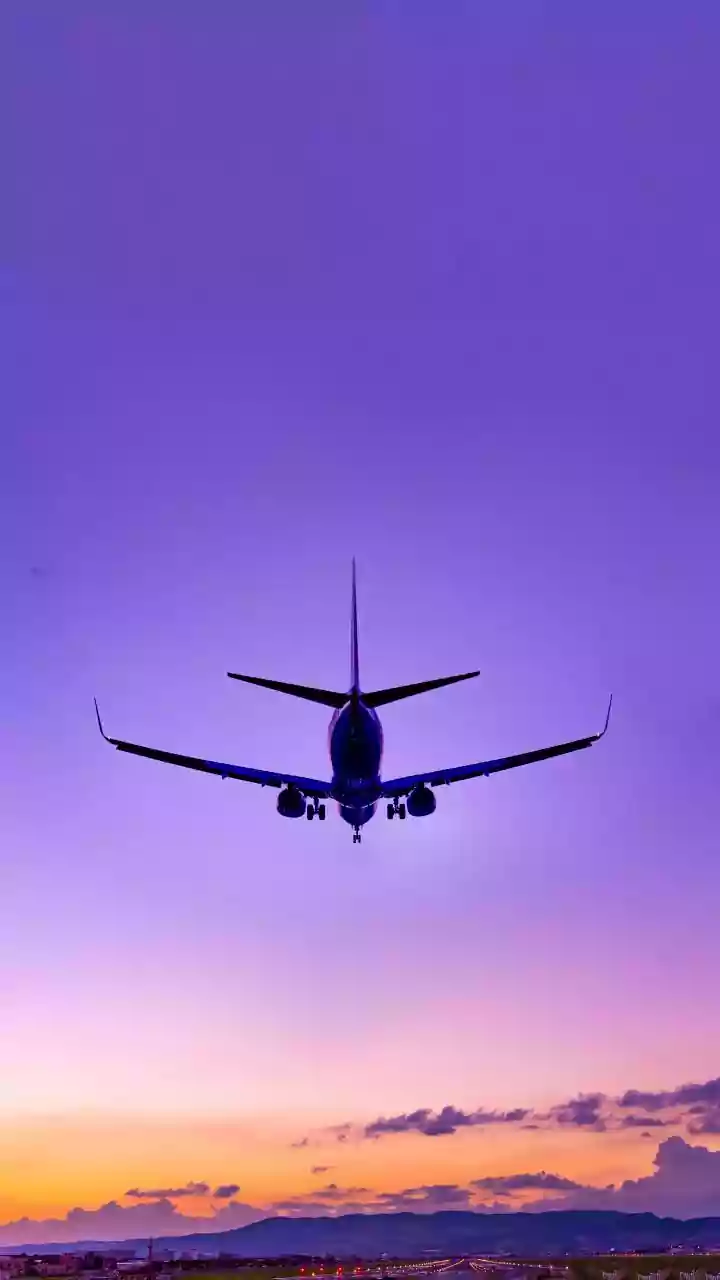 Why Planes Descend Fast Or Circle Before Landing: The Basics