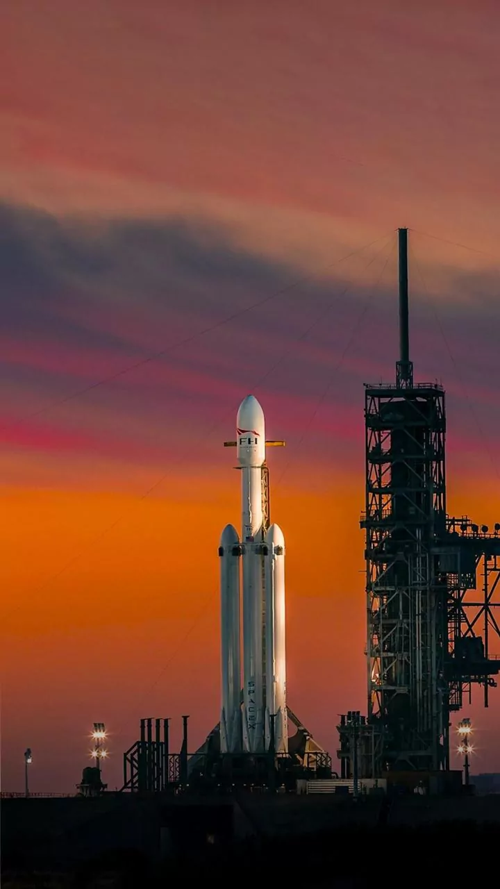 SpaceX scrubs 1st Falcon Heavy rocket launch in 18 months