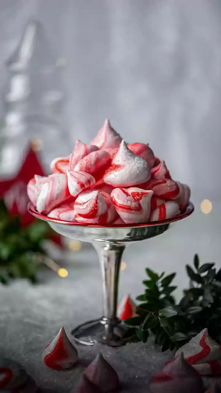 Delectable Delights: Peppermint Crinkle Cookies Recipe