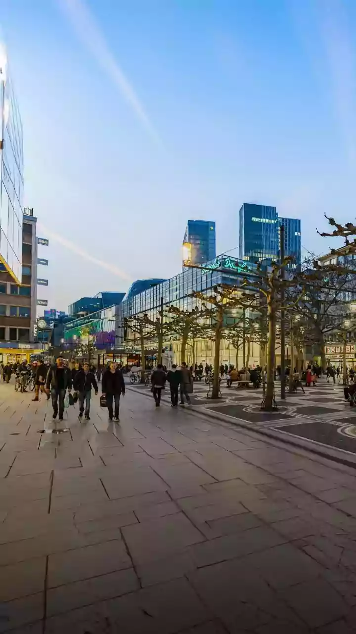 Navigating 29: Embracing the Present and Future Beyond Age-Related Pressures