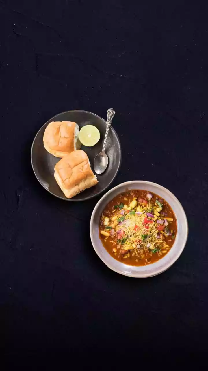 Discover Vada Pav, Misal Vada and Medu Vada for a Crisp Morning Meal