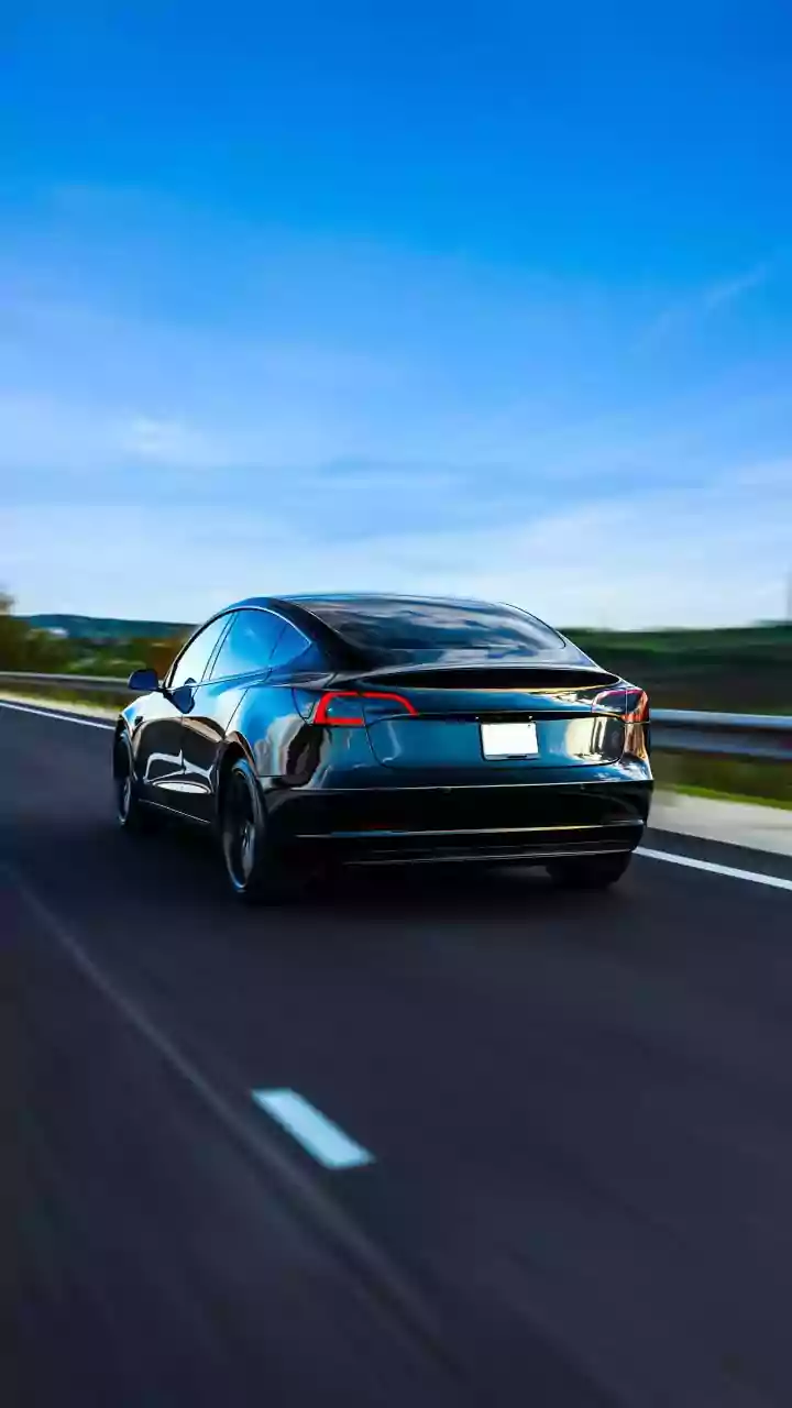 Tesla's Traffic Visualisation Looks Overloaded but the Clip Is Limited