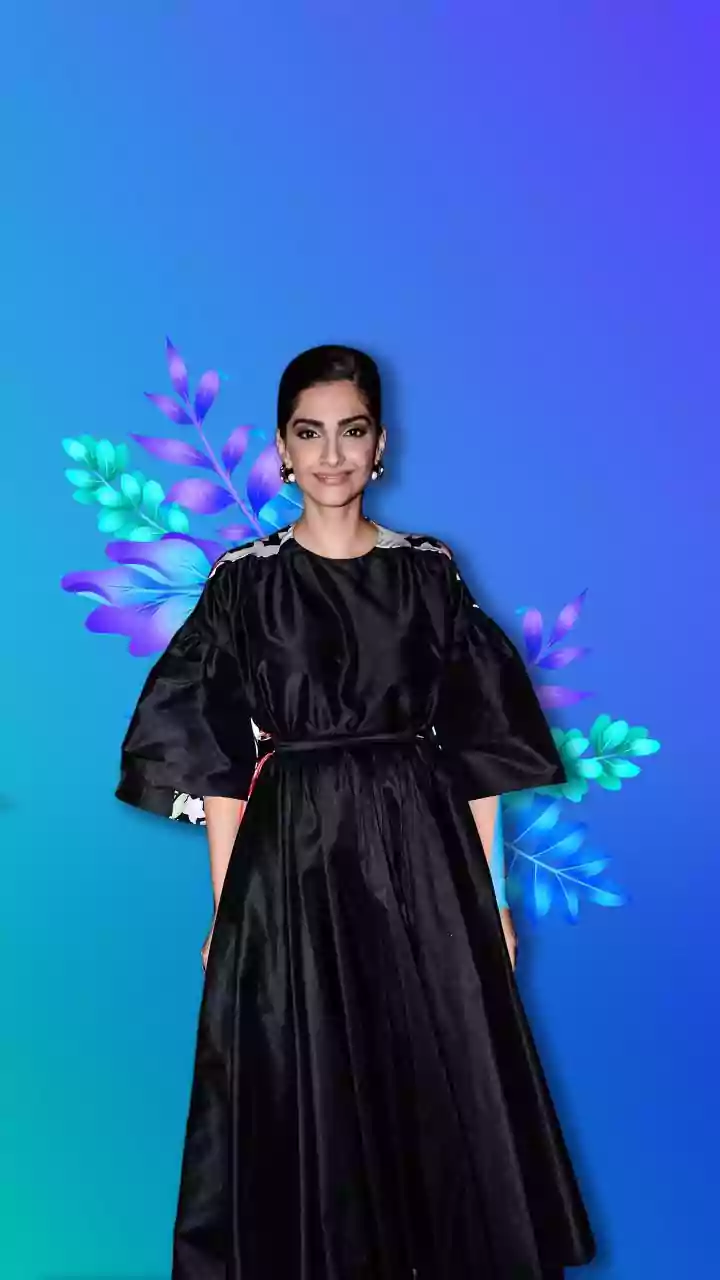 Sonam Kapoor Flaunts Fully-Grown Baby Bump, And All We Can Say Is… Touchwood