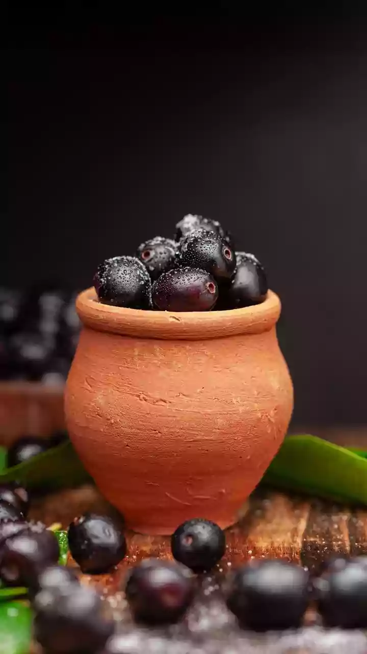 Why Food Bloggers Are Blending Jamun With Coconut Milk Now