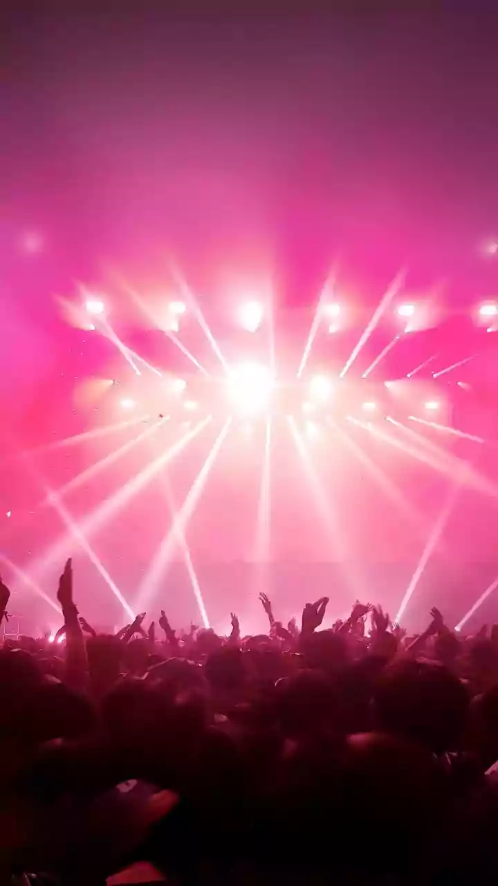 Rapper Raftaar stops show mid-concert, calls out 'serious' faculty members for hampering energy