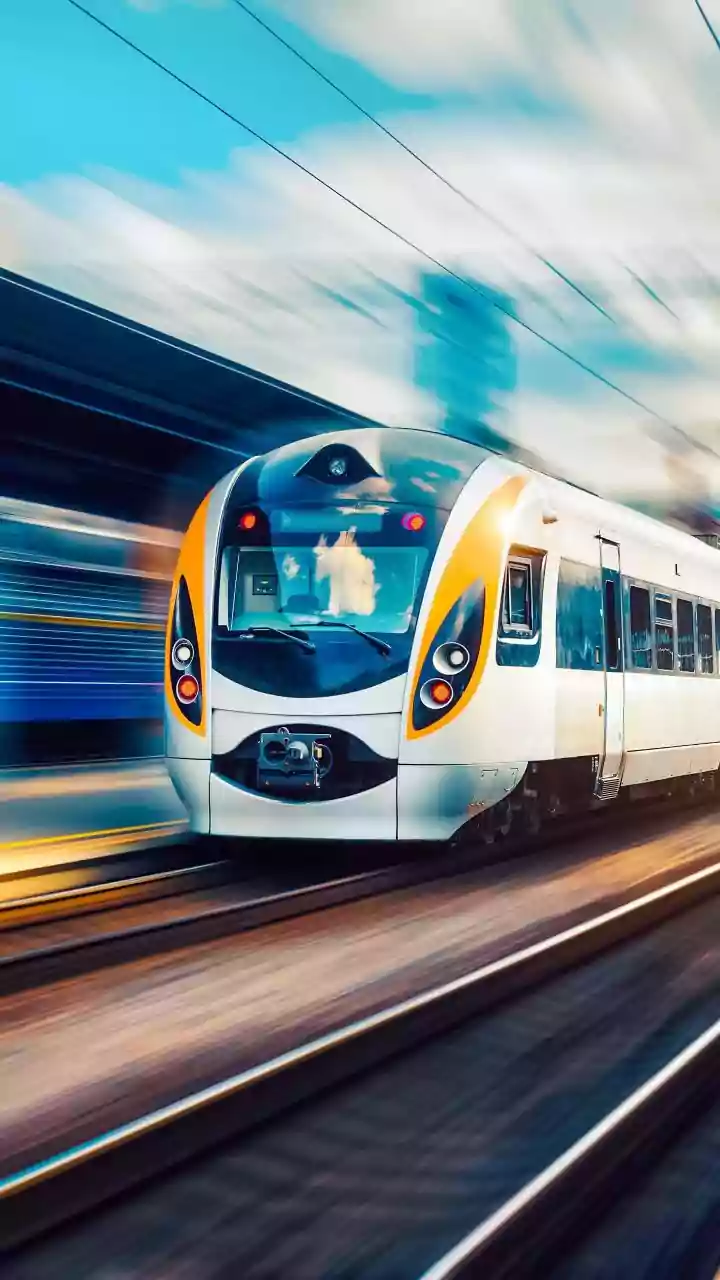 Mumbai Local Tragedy: 39-Year-Old Railway Technician Dies After Falling From Overcrowded Train Near Nahur Station