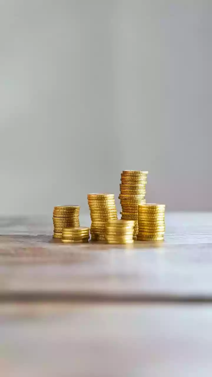 Gold hits fresh peak at ₹1,38,496 amid global uncertainty