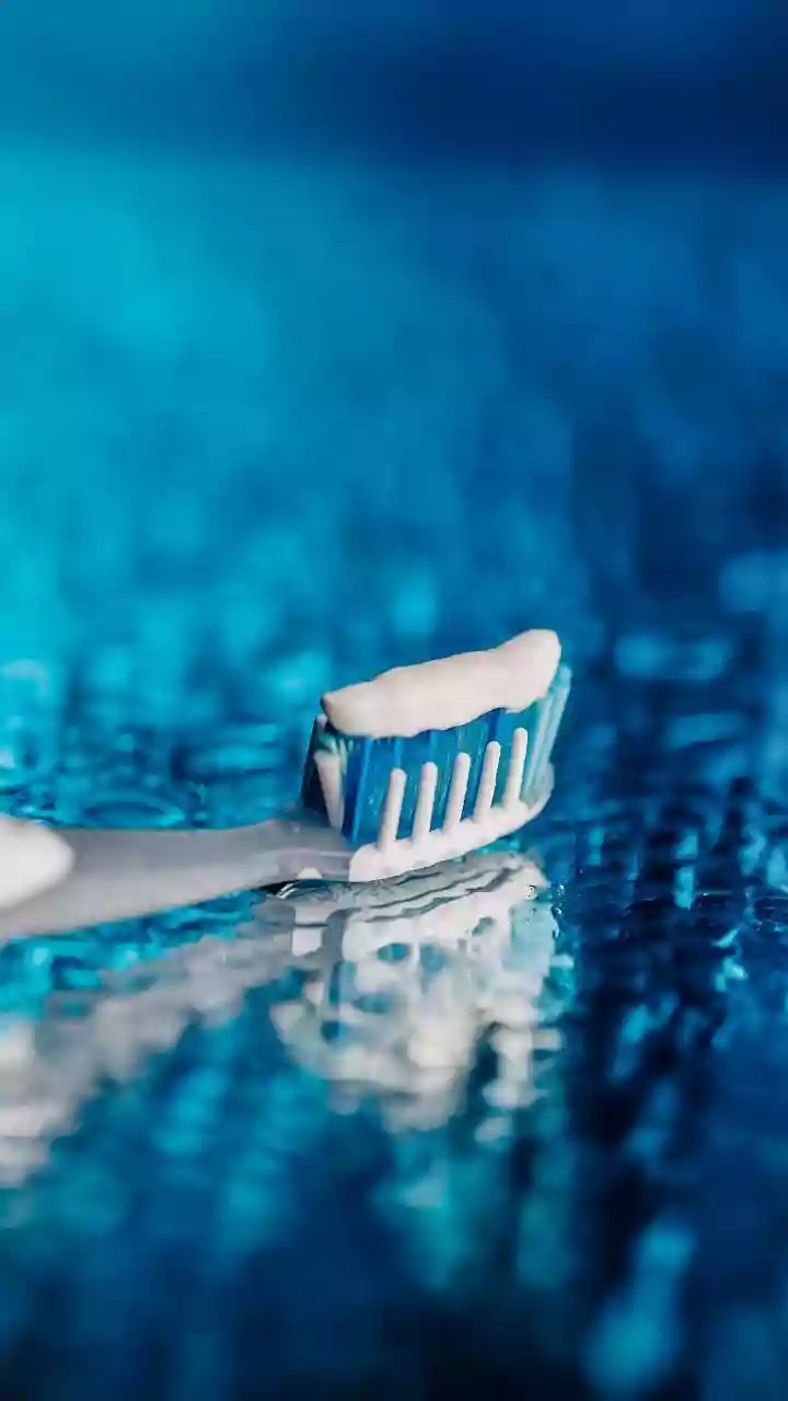 Bleeding Gums: Unveiling the Early Signs of Oral Health Issues