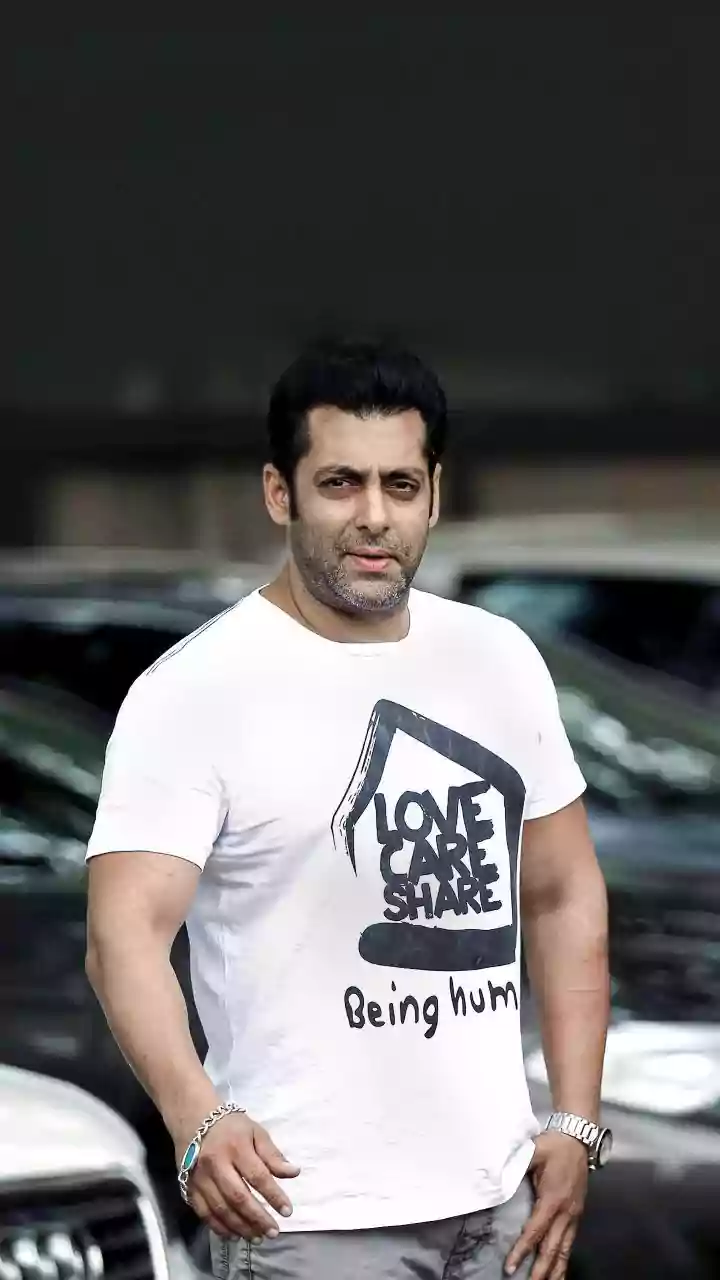 Indian Rat Snake Rescued Safely from Salman Khan's Mumbai Apartment
