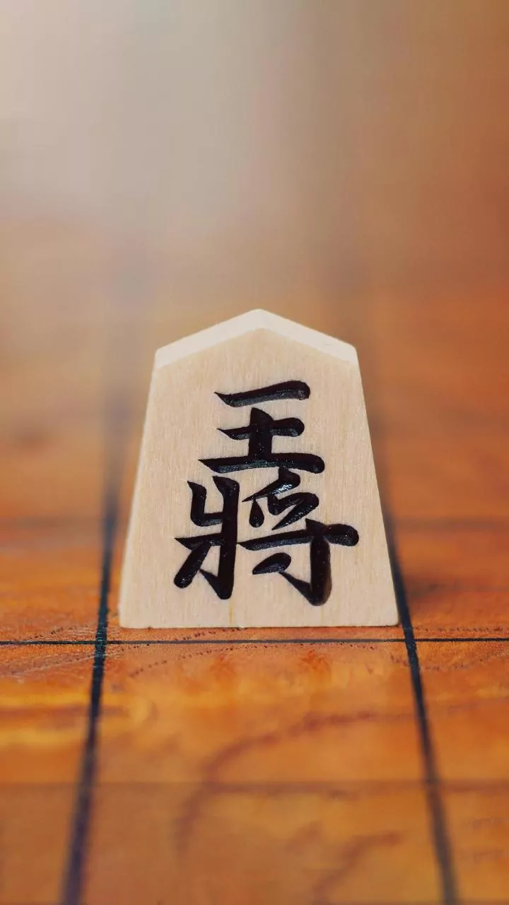Unlocking Age's Secrets: A Chinese Proverb on Confidence vs. Perception