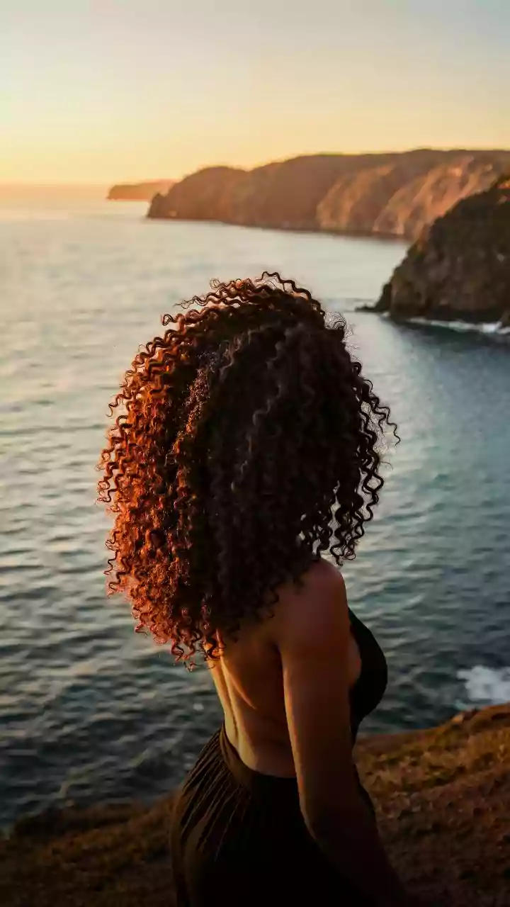 Cabelo impecável e sem frizz: 3 ajustes simples que te deixam com cabelo de salão lavando em casa