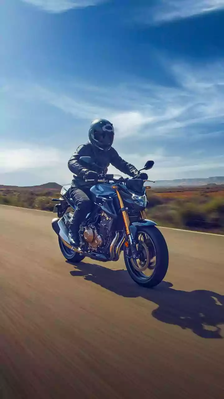 Moto de média cilindrada por R$ 35 mil aposta em motor bicilíndrico de 471 cc e equilíbrio acima da média