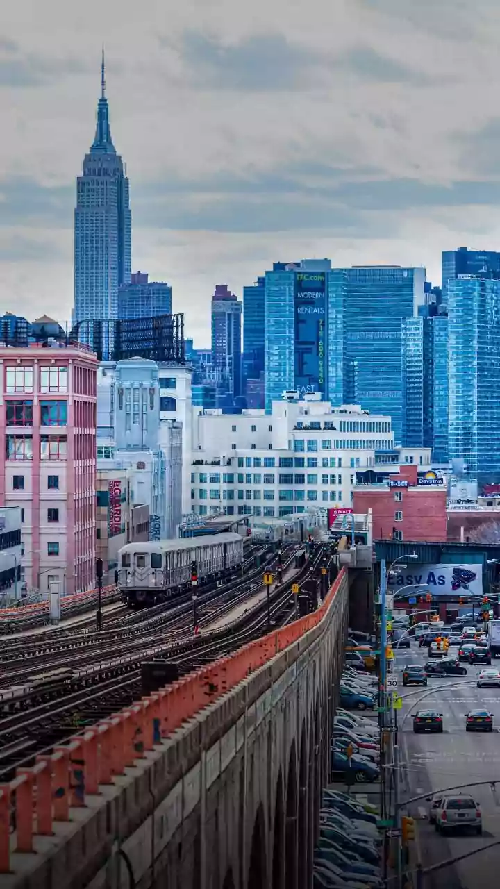 NYC Navigator: Master the Subway, Airport Transfers & City Etiquette