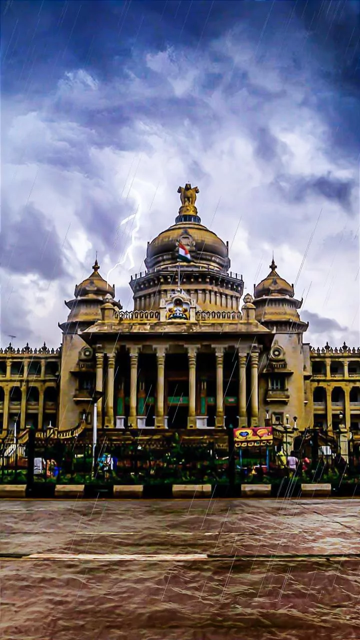 Heavy Showers and Thunderstorms Forecast: What Monsoon Travellers Should Do