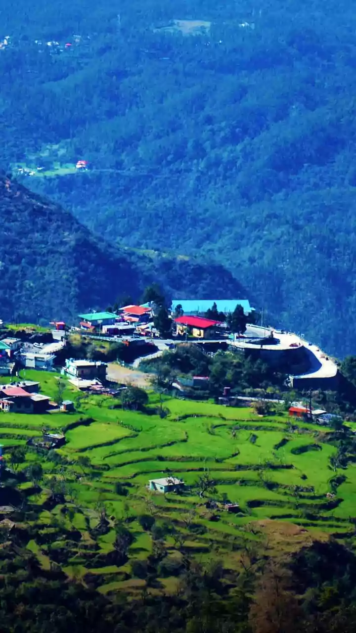 Himachal CM announces key development projects in Hamirpur, slams BJP's neglect