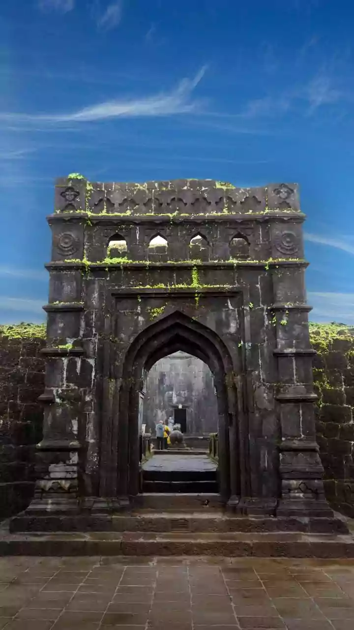 Budget travellers from Indore and Bhopal explore Mandu's monsoon palaces this season