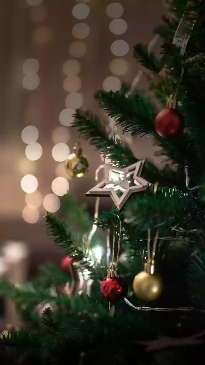 Happy Christmas wishes for friends: Heartwarming images, posters and quotes