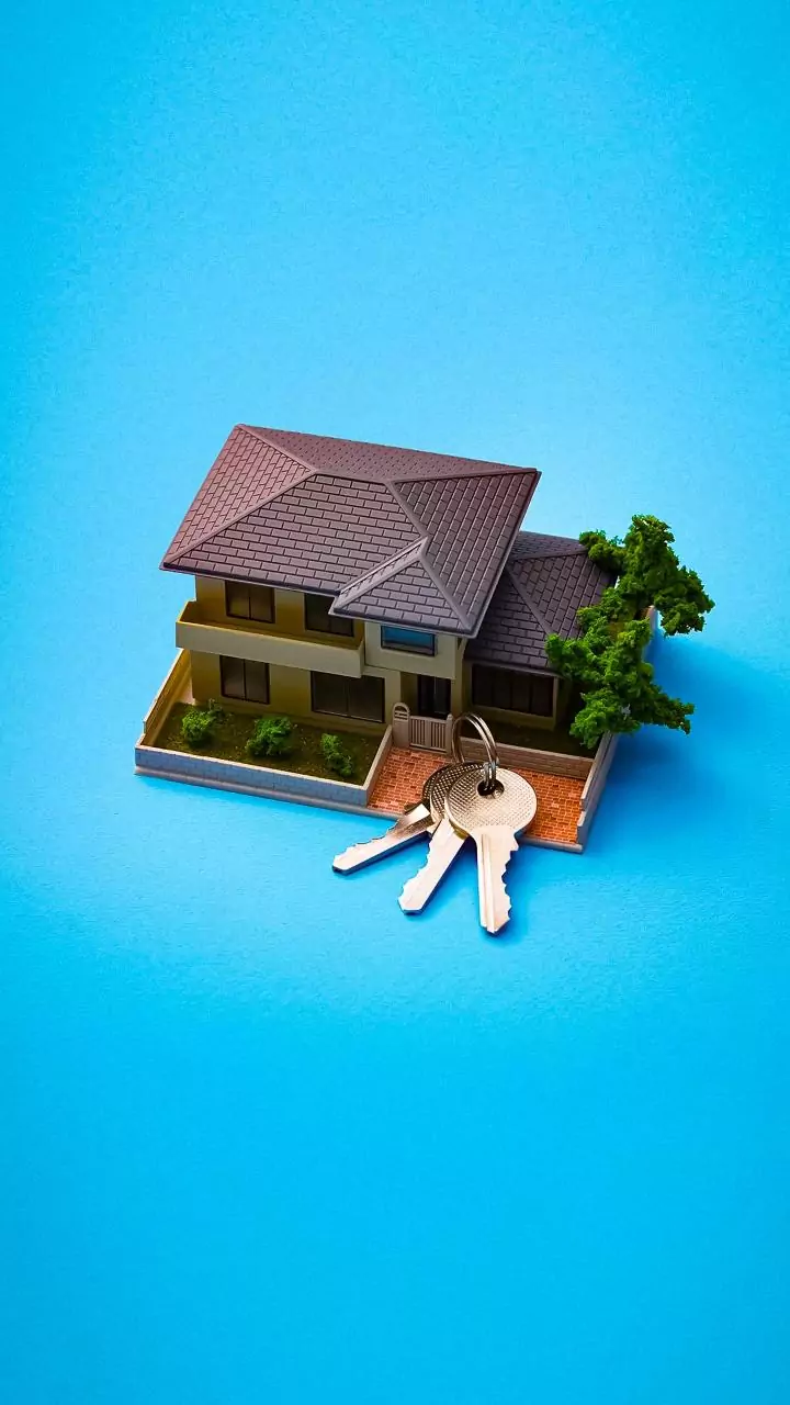 Thane police restore Rs 1.18 crore property to fraud victims