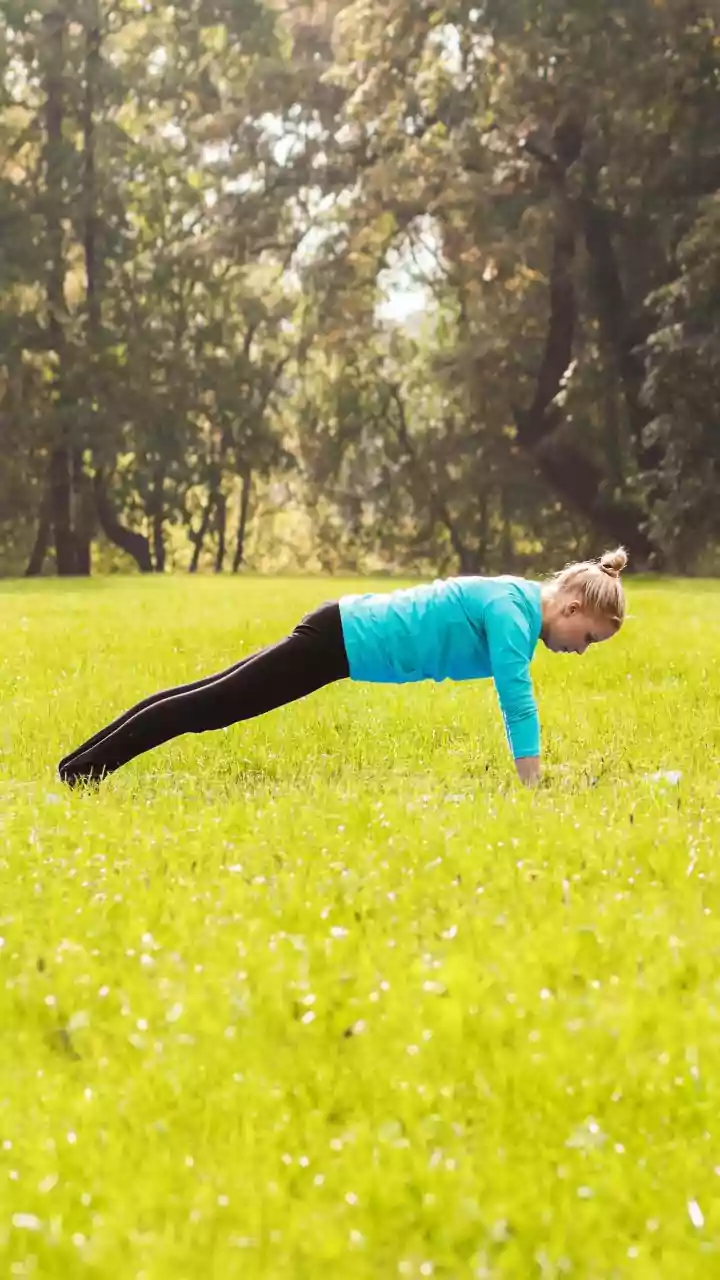 Five-Minute Gym Hairstyles Guide: Quick Half-Up Buns Before Exercise