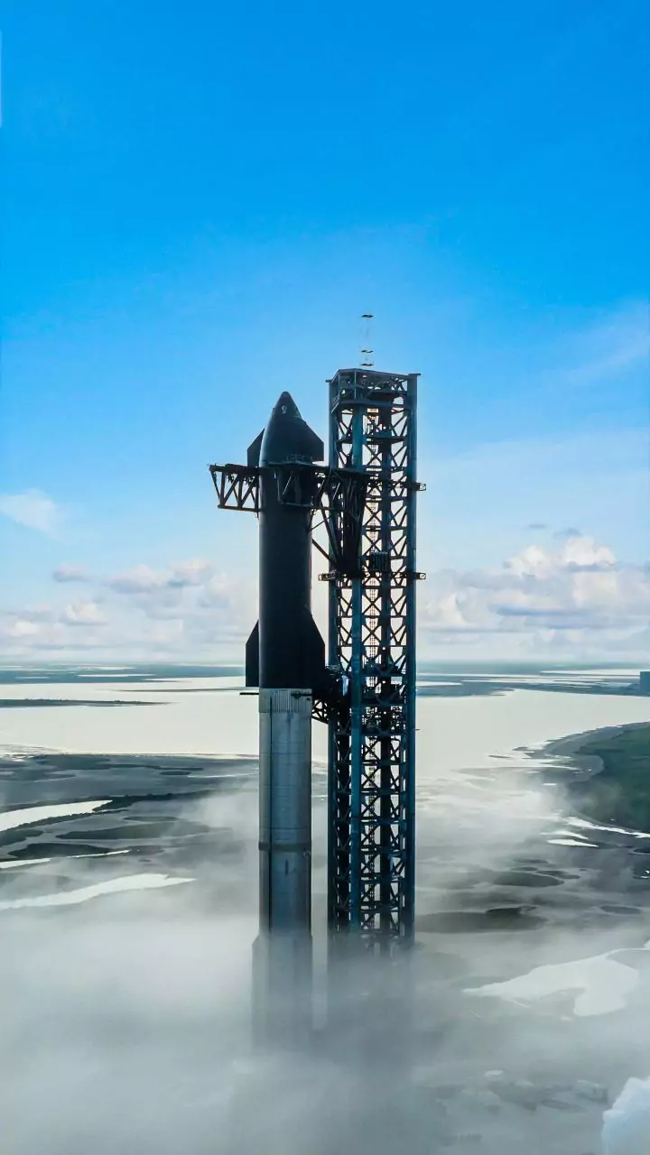 SpaceX ditches Mars for Moon in shocking interplanetary pivot