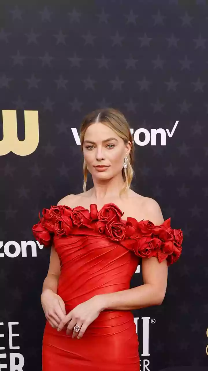 'Wuthering Heights': Margot Robbie says filming steamy scenes felt"no different"