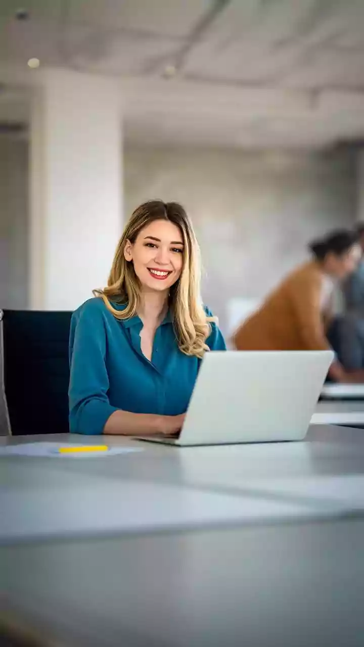 How AI Grammar Assistants Help Remote Job Applicants Draft Flawless Emails For Recruiters