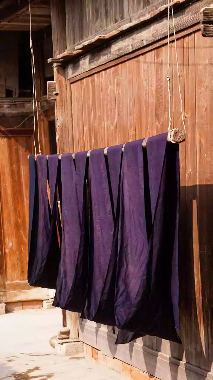 Synthetic or natural fabrics—which one traps more sweat in dry heat?