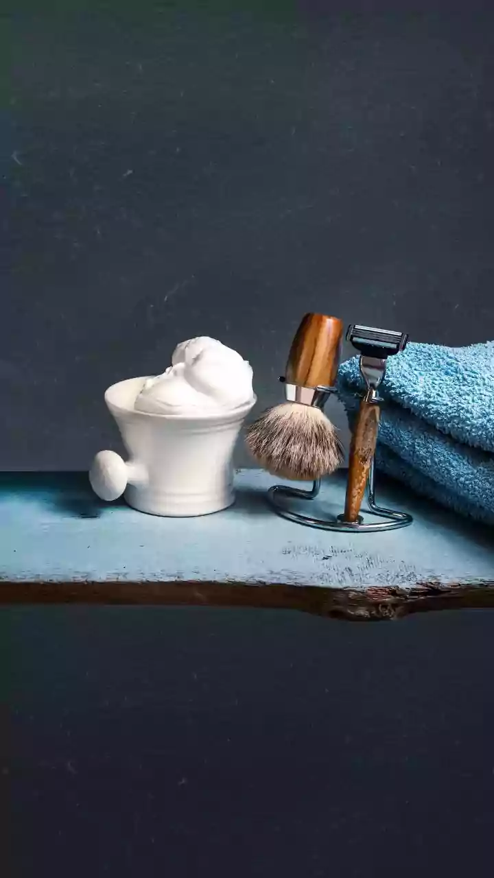 Banish Bathroom Fog: The Shaving Cream Mirror Hack for Crystal Clear Views