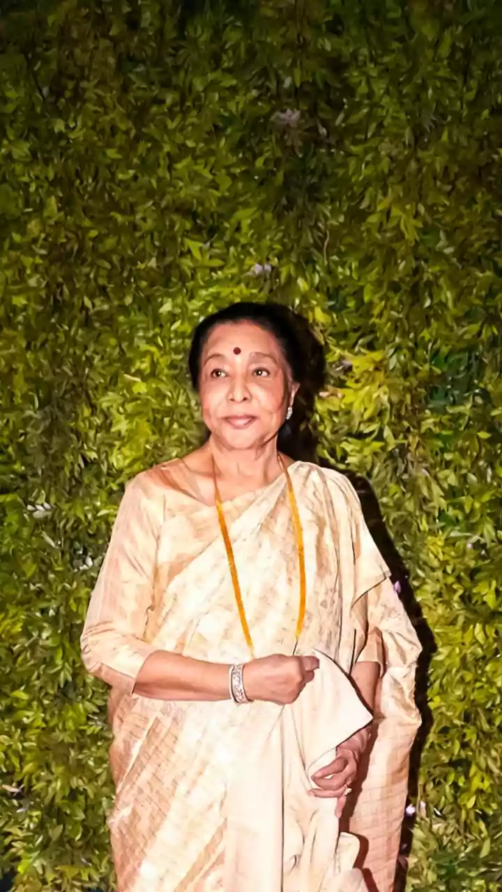 Asha Bhosle Death: Karan Johar, Akshay Kumar, Raveena Tandon Mourn Legendary Singer's Demise