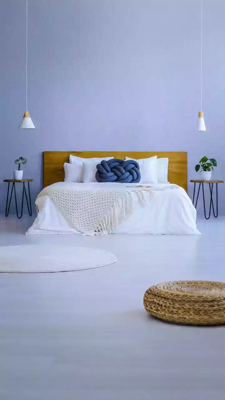 Small Bedroom Furniture Layouts In Context: Reducing Visual Clutter In Tiny Rooms