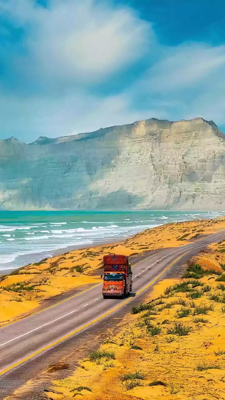 The Route Between Iran and Oman Once Saw Constant Commercial Traffic