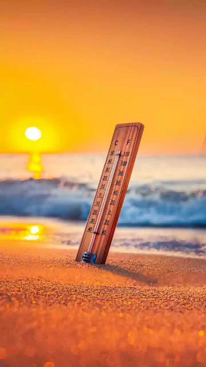 Warm sunset, quick chill – evening shift hits fast